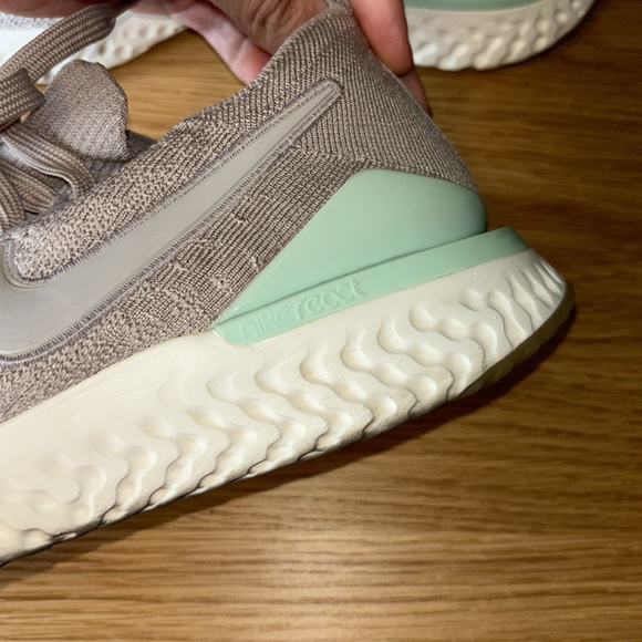 Nike Epic React Flyknit 2 - Picture 8 of 16